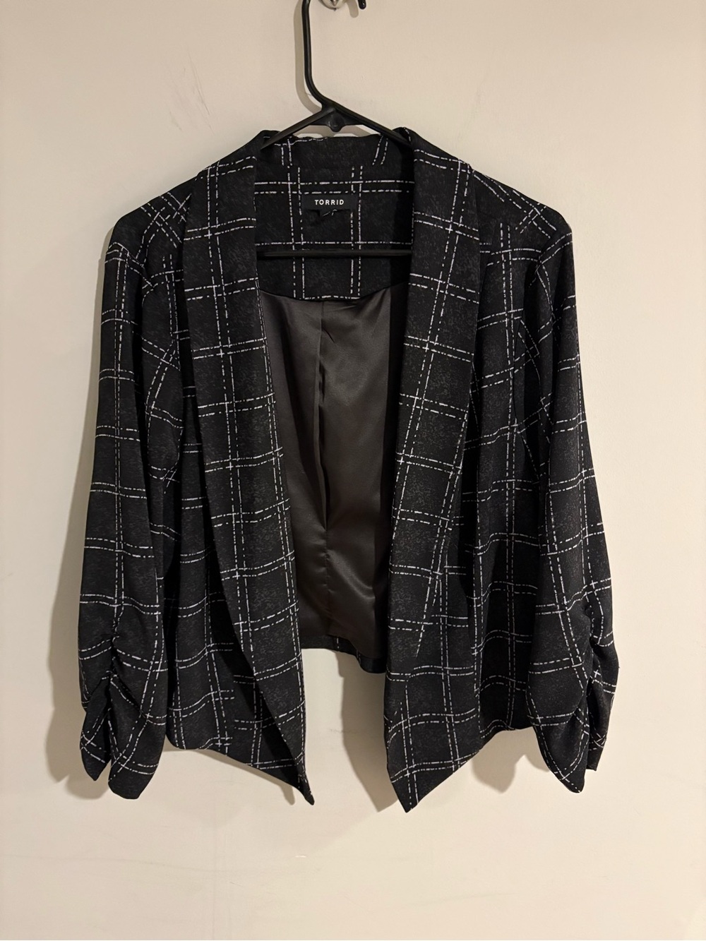 Torrid Black White Plaid Open Front Blazer Women’s Size 1 Ruched Sleeve